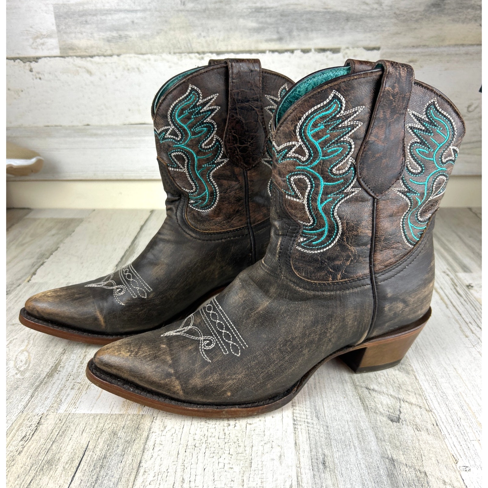 Corral Women’s 10 Brown Blue Distressed Embroidered Leather Ankle Cowboy Boots